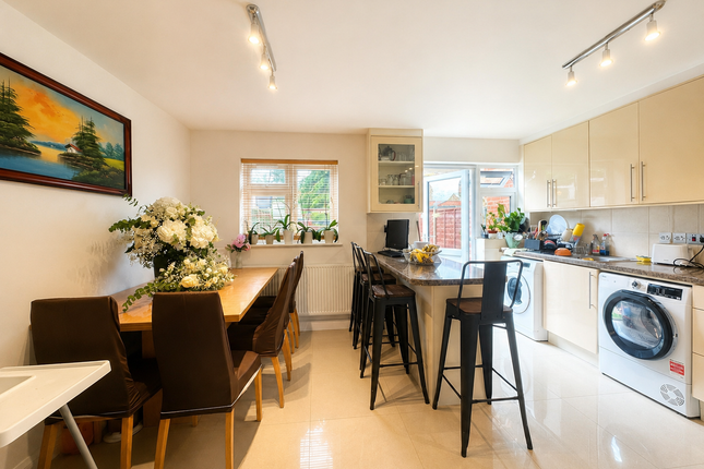 77, Daintry Close, Harrow photo 3