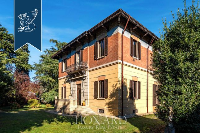 Villa for sale in Vimercate, Monza E Brianza, Lombardia
