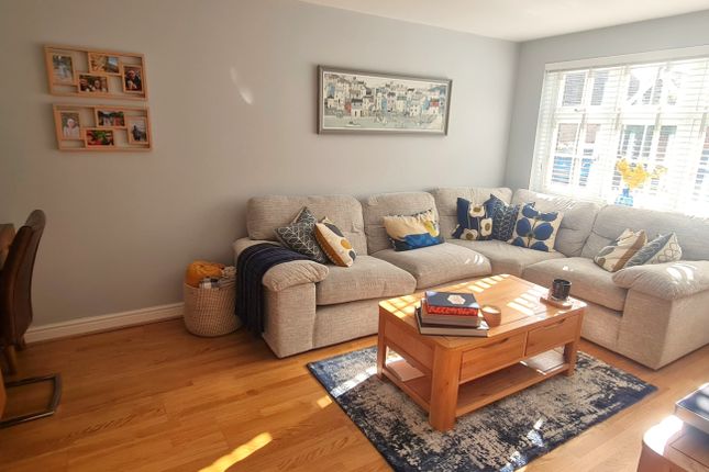 12, Comet Crescent, Wiltshire photo 4