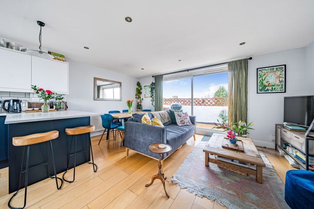 Flat for sale in Clifton Avenue, London