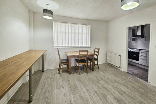 130, Rowantree Drive, Bradford photo 4