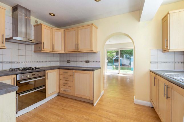 12, Beech Road, Langley photo 4