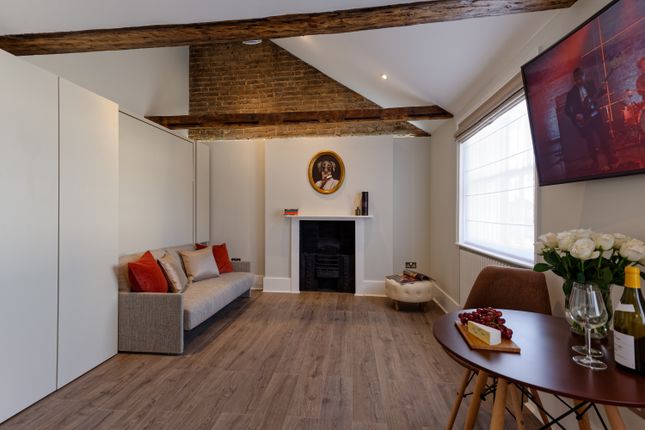 Studio to rent in 36 York Street, London