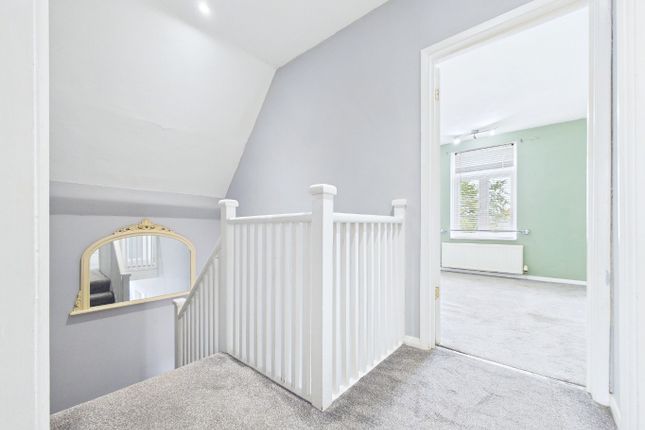 295Daiglen Drive, South Ockendon, Essex photo 4