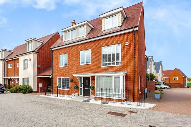 Thumbnail Detached house for sale in Fairway Drive, Channels, Essex