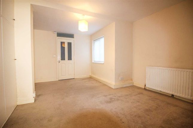 Flat to rent in Front Street, Chirton, North Shields