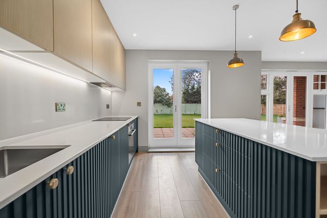 Beauchamp Road, East Molesey photo 4