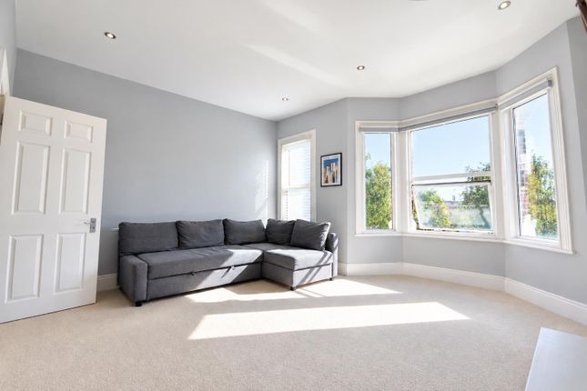 First Floor Flat, 32, Layton Road, Brentford photo 2