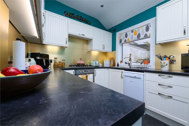 2 Manor Crescent, Gourock photo 3