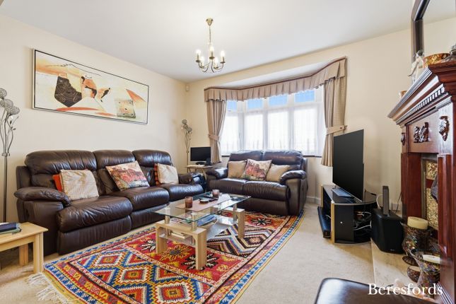 45, Athelstan Road, Romford photo 3