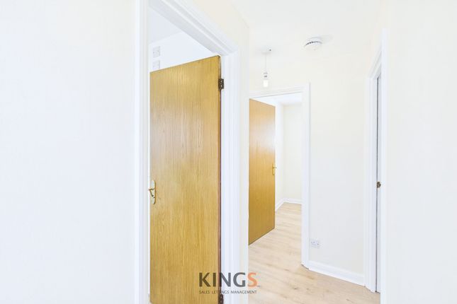 75 Walsingham Close, Hatfield photo 2