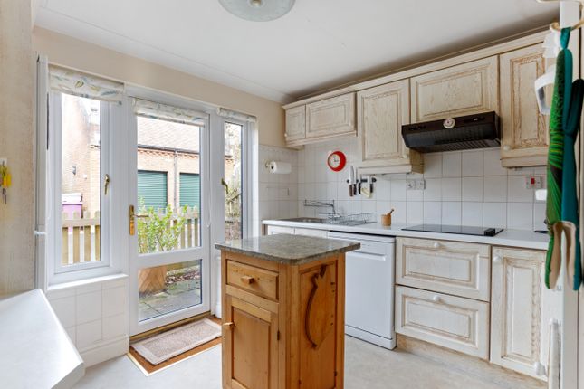 27, Bearwater, Hungerford photo 2