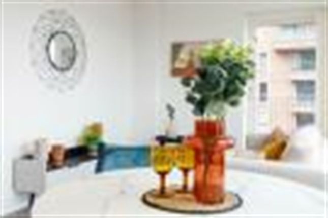 20, Thames Road, London photo 4