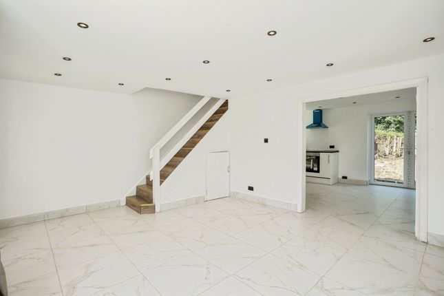 27, Dunholme Avenue, Leicestershire photo 2