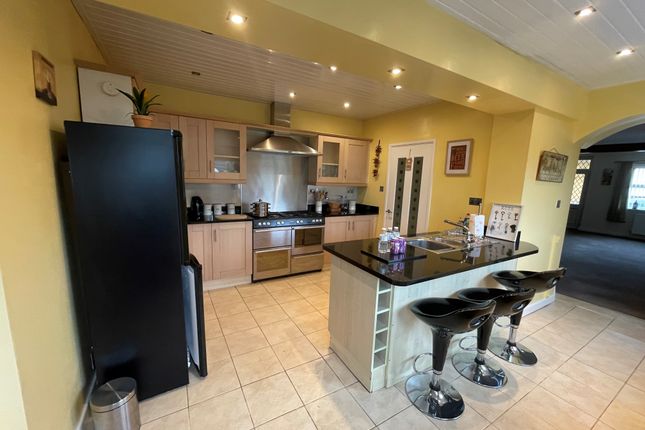 323, Ammanford photo 2