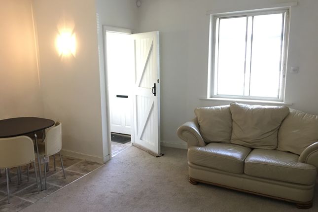 159, Smiddles Lane, Bradford photo 4