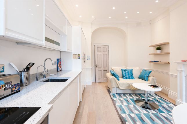 Flat 2, 82, Guilford Street, London photo 3