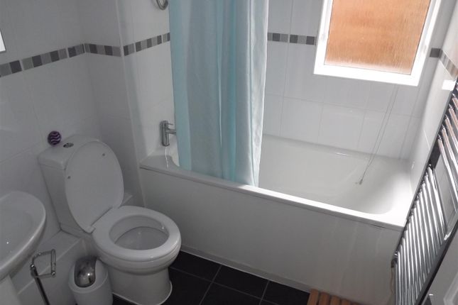 65, Crawley photo 5