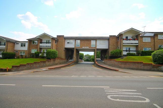 Thumbnail Flat to rent in Station Road, Epping