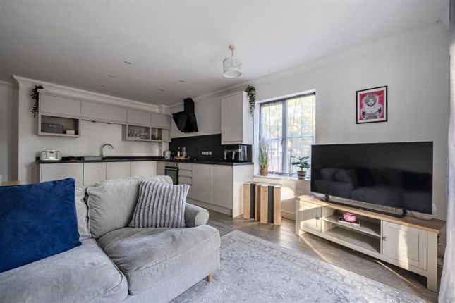 14 Drey House, Squirrel Walk, Wokingham photo 4