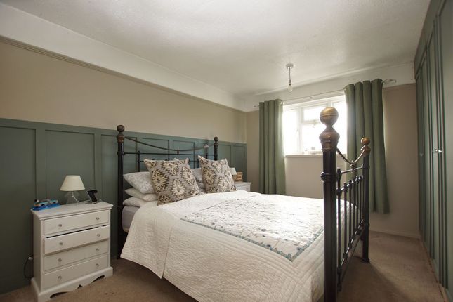 42, Rodney Close, Gosport photo 4