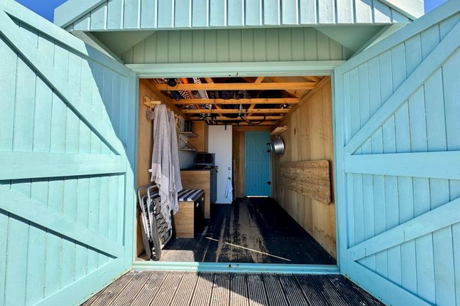 Beach Hut 345, Thorpe Bay photo 3
