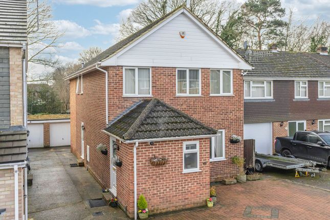 Thumbnail Detached house for sale in Brookside, Copthorne