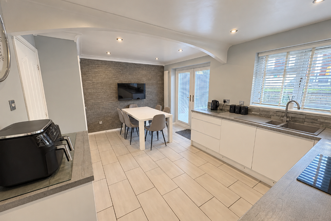 36, Meadow Way, Cannock photo 3