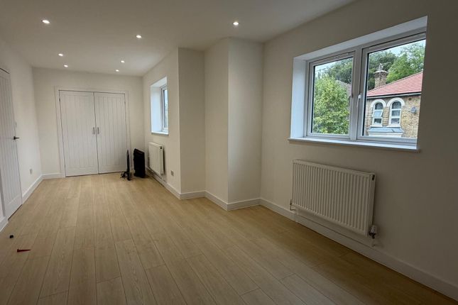 First Floor Flat, 8a Thornhill Road, Croydon photo 5