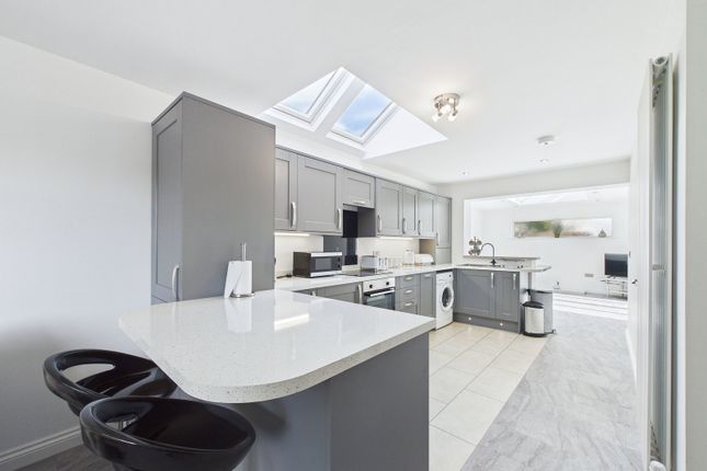 Rosli, Water Lane, Torquay photo 4