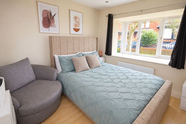 Delph Court, Leeds photo 4
