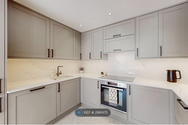 Flat, Harney Court Ommaney Road, London photo 3