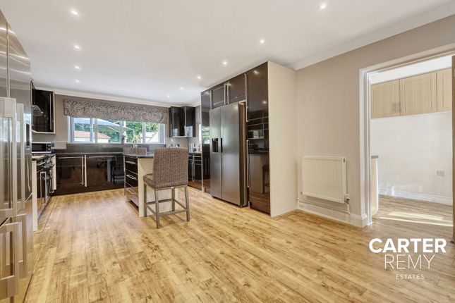 148, Shipwrights Drive, Benfleet photo 2