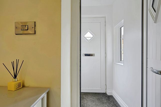 11, Hollin Hall, Colne photo 4