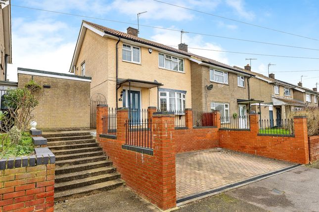 Thumbnail Semi-detached house for sale in Horselers, Hemel Hempstead