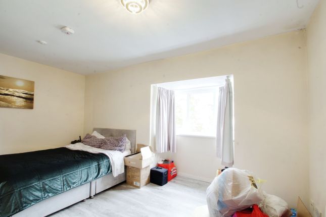 Knowles Close, Yiewsley, West Drayton photo 5