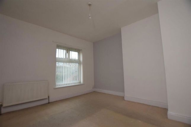 192, Pilsworth Road, Heywood photo 4