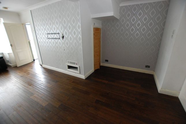 30, Glenmore Drive, Manchester photo 3