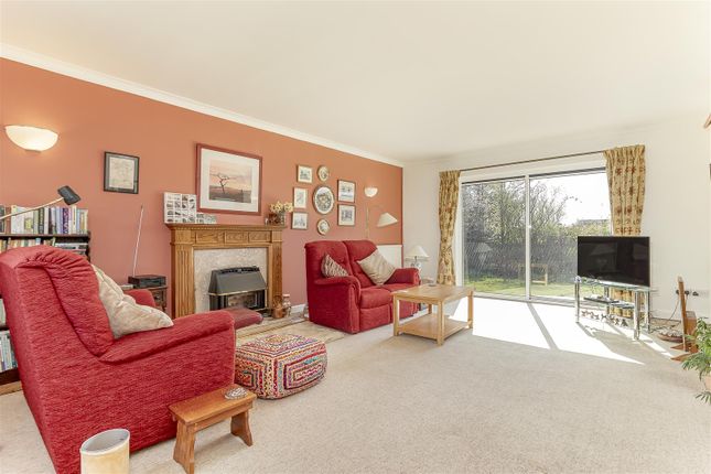 44, Tredgold Avenue, Leeds photo 2