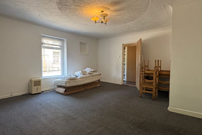 26, Carmarthen photo 5