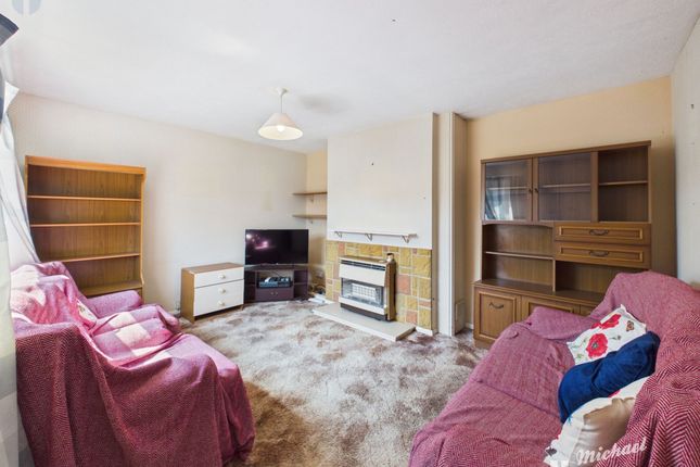70 Northfield Road, Aylesbury photo 3