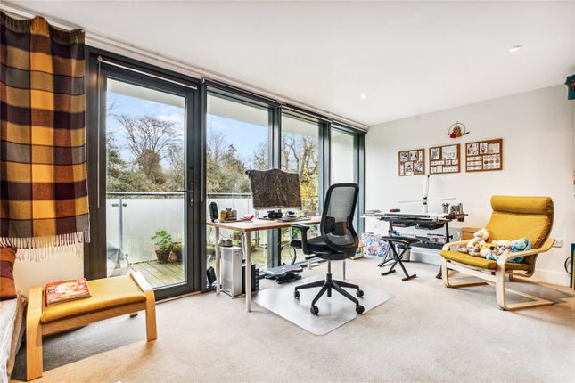 Flat for sale in Clarence Lane, London