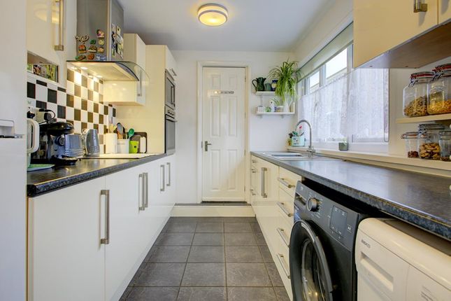 3, King Edward Avenue, Rainham photo 4