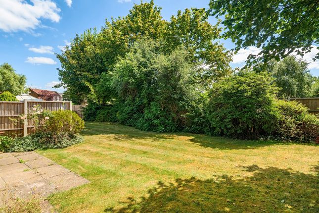 9, Chasefield Close, Surrey photo 3