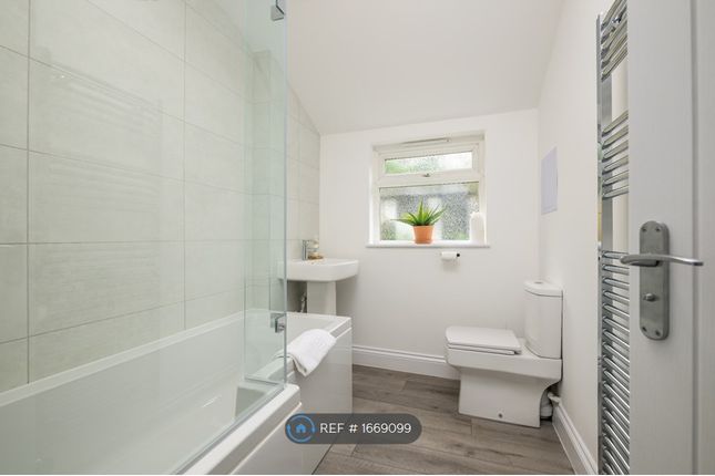 2-bed terraced on Vale St, Kettering, £925/mo