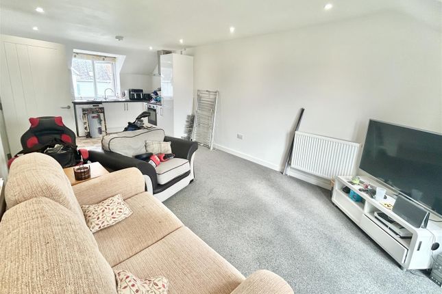 17 Gwealdues Court, Falmouth Road, Helston photo 3