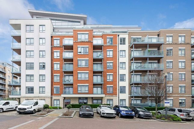 Thumbnail Flat to rent in East Drive, London