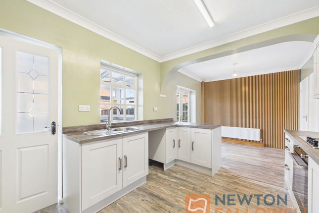 20 King George Place, Walsall photo 2