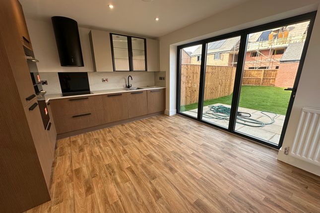 12, Hollowsbrook Road, DONCASTER photo 2