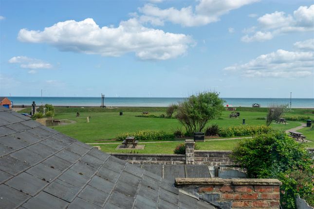 219, Queen Street, WITHERNSEA photo 2